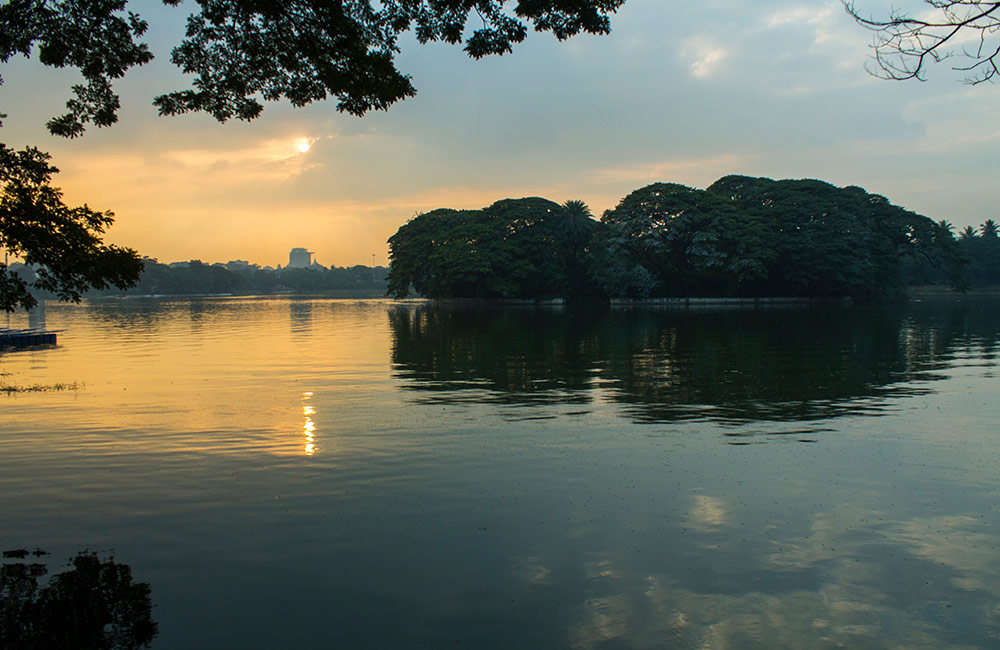 Ulsoor Lake promenade at sunrise, Halasuru